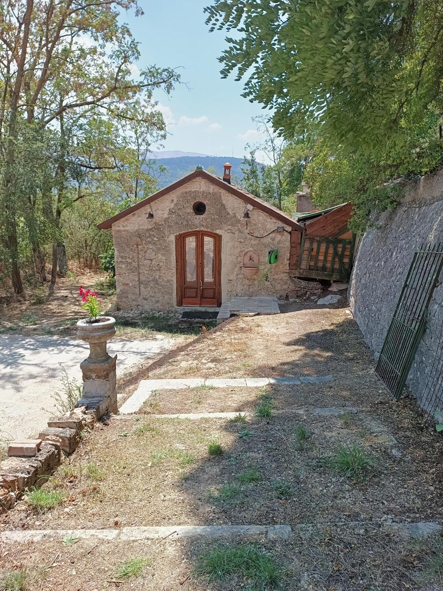 La Fioraia E La Legnaia Villa LʼAquila Kültér fotó